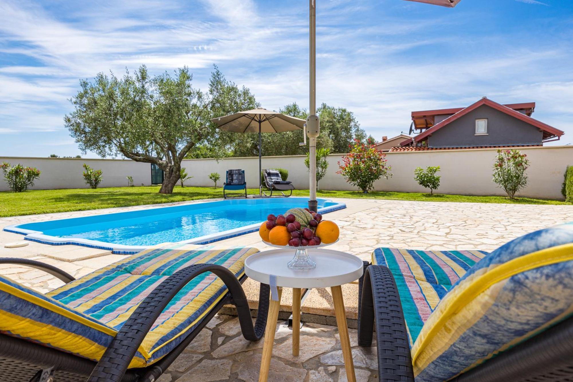 Villa Sunny Olive Peroj Buitenkant foto
