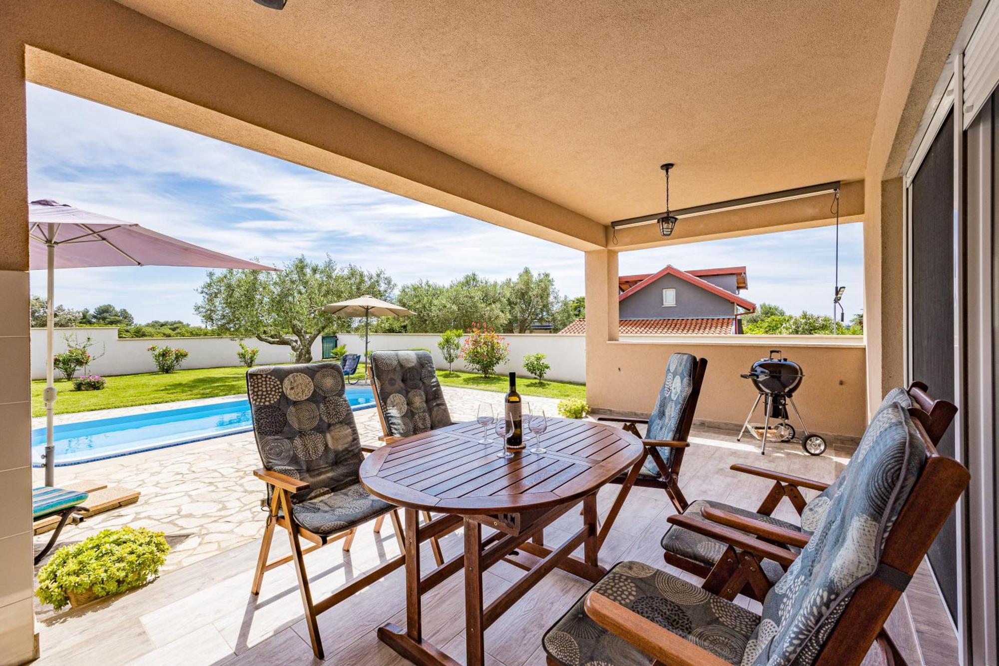 Villa Sunny Olive Peroj Buitenkant foto